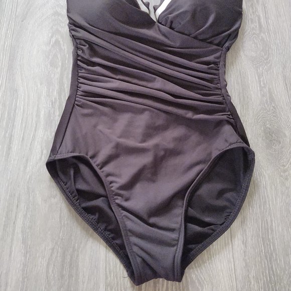 MagicSuit Notch Detail Halter Top One Piece Swimsuit Size 8 DD - Picture 10 of 13